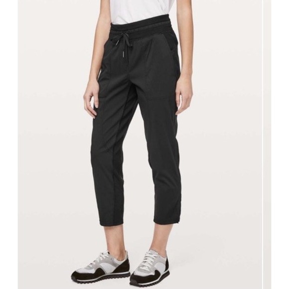 lululemon athletica Pants - Lululemon Dance Studio Crop *25" Size 4 Black